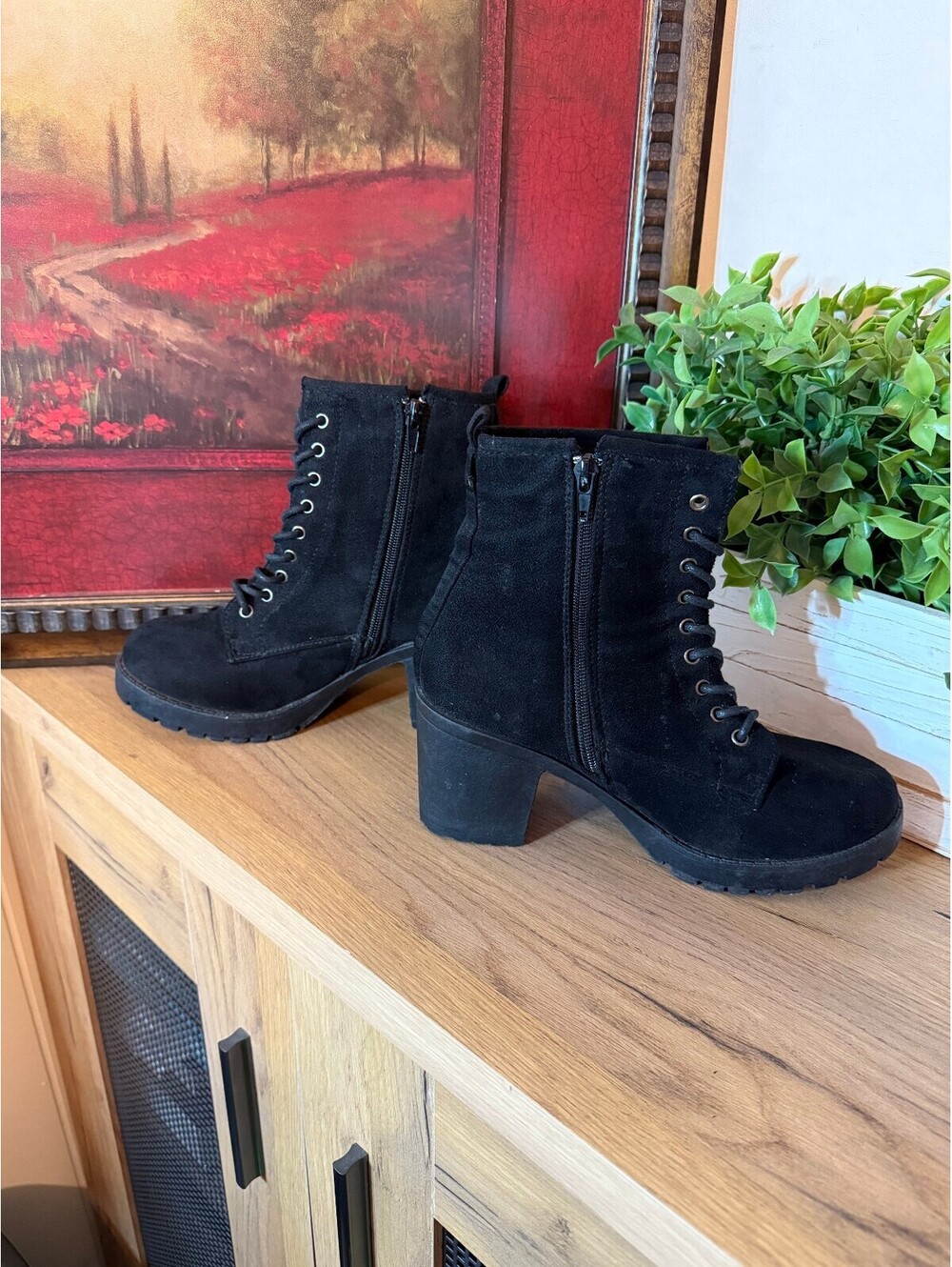Zigi Soho Women's 7.5 Black Faux Suede Lace-Up Ankle Boots